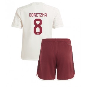 Maillot de foot Bayern Munich Leon Goretzka #8 Troisième enfant 2023-24 Manches Courte (+ pantalon court)